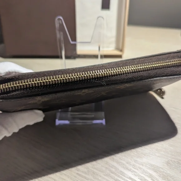 Louis Vuitton Monogram Zippy Wallet  With Red Interior And COA - Picture 9 of 16